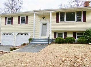 39 Musket Hill Ln, Milford, CT 06461