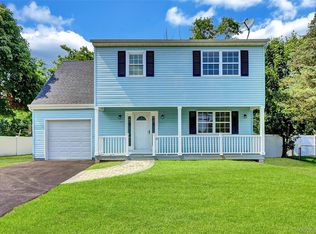 125 Smith St, Central Islip, NY 11722