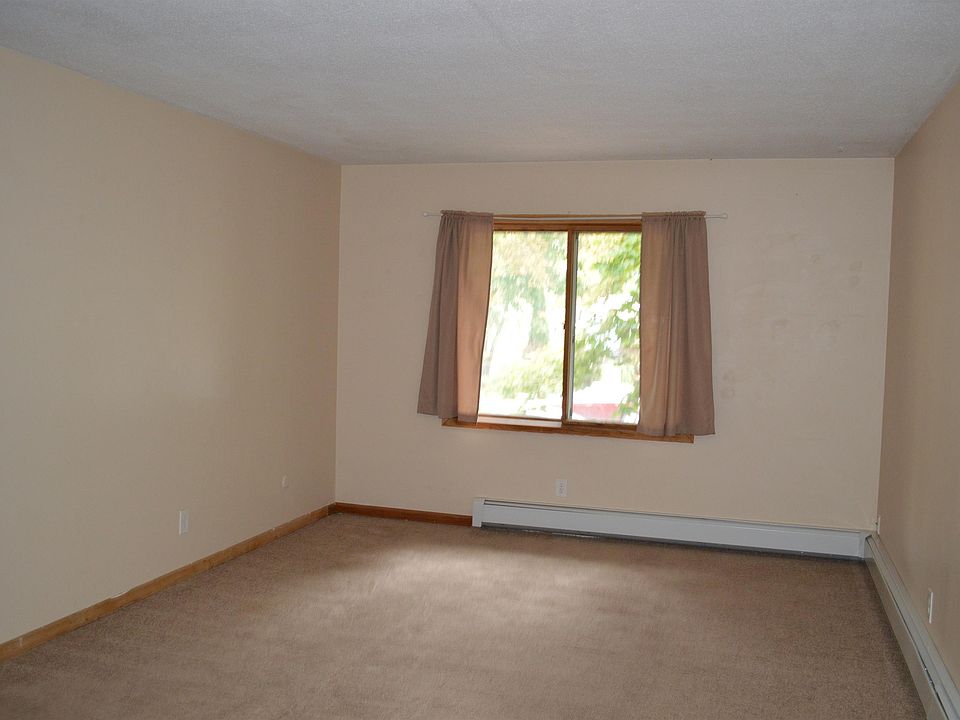 Enter your home from the front into this nice sized living area approx 14 1/2 ft by 11 1/2 ft