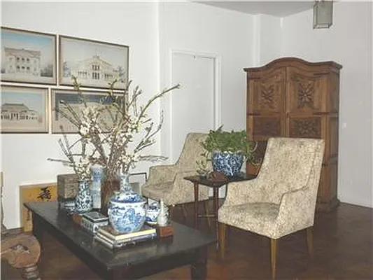 Sold by Akam Sales and Brokerage | media 17