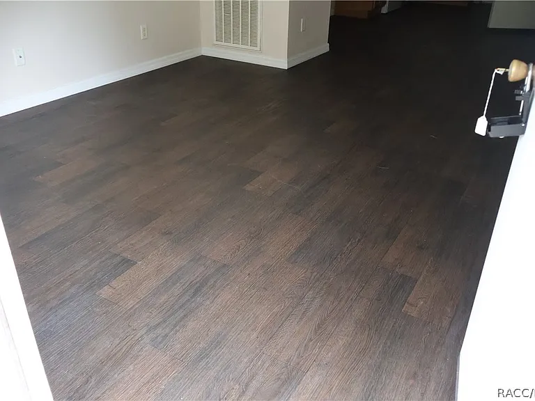 9047 N Travis Dr — Photo 4