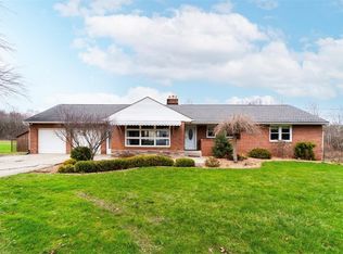 2375 Rombold Rd, Hermitage, PA 16148