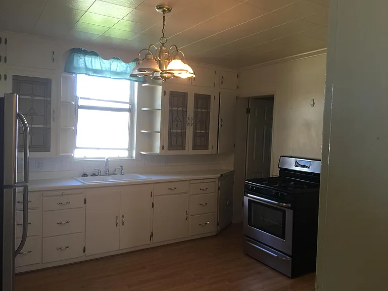 58 W 300 N — Photo 2