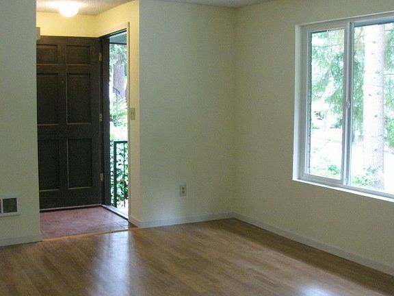 3rd image of 18245 24th Ave NE