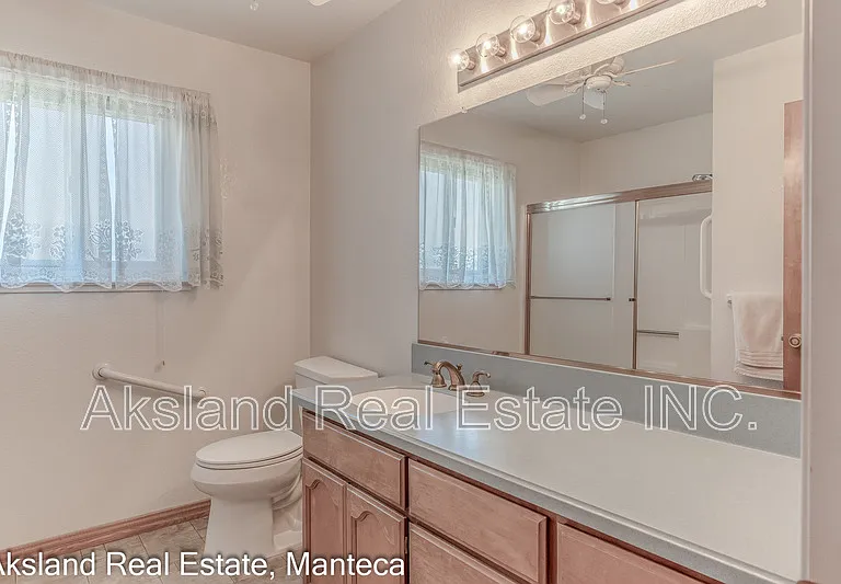 1635 Crom St — Photo 19