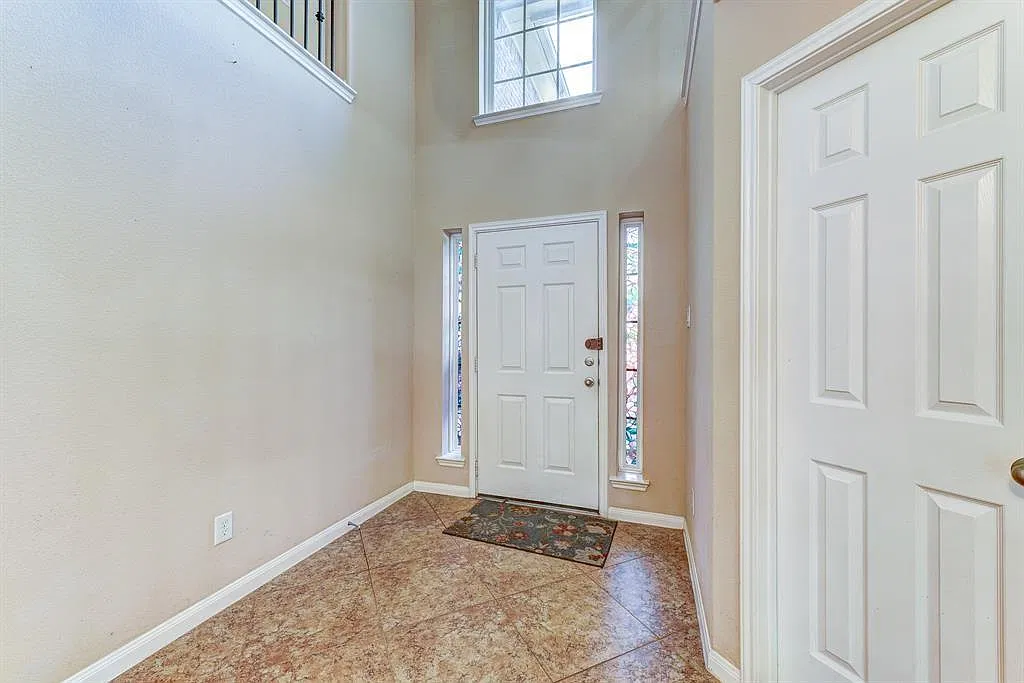 4 bed, 2.5 bath, 2689 sqft, $2,800 — Photo 4