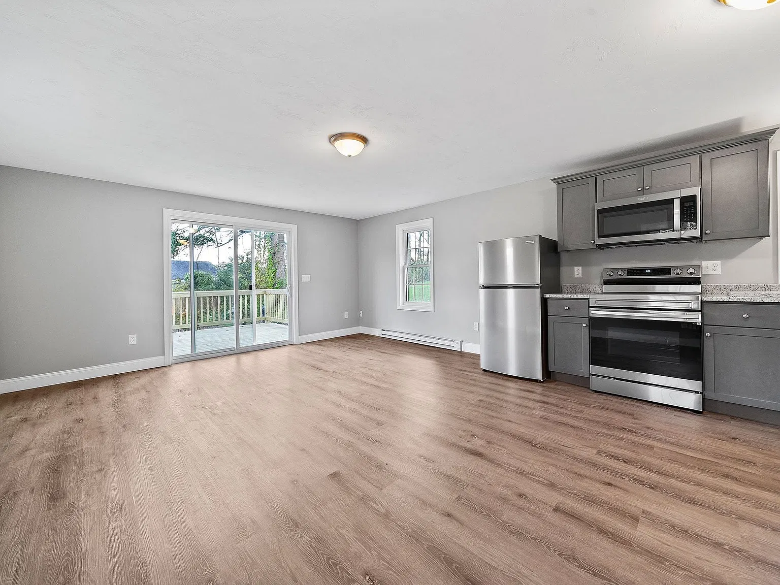 2 bed, 900 sqft, $2,400 — Photo 3