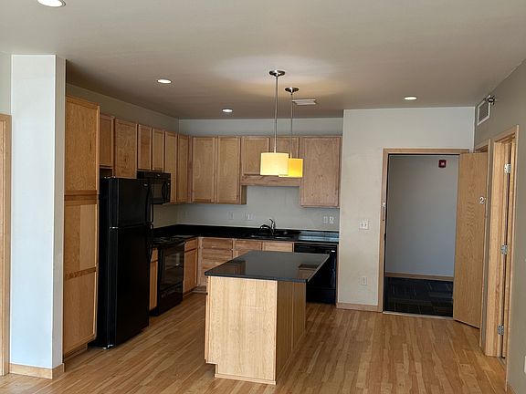 3rd image of 653 4th Ave N #214