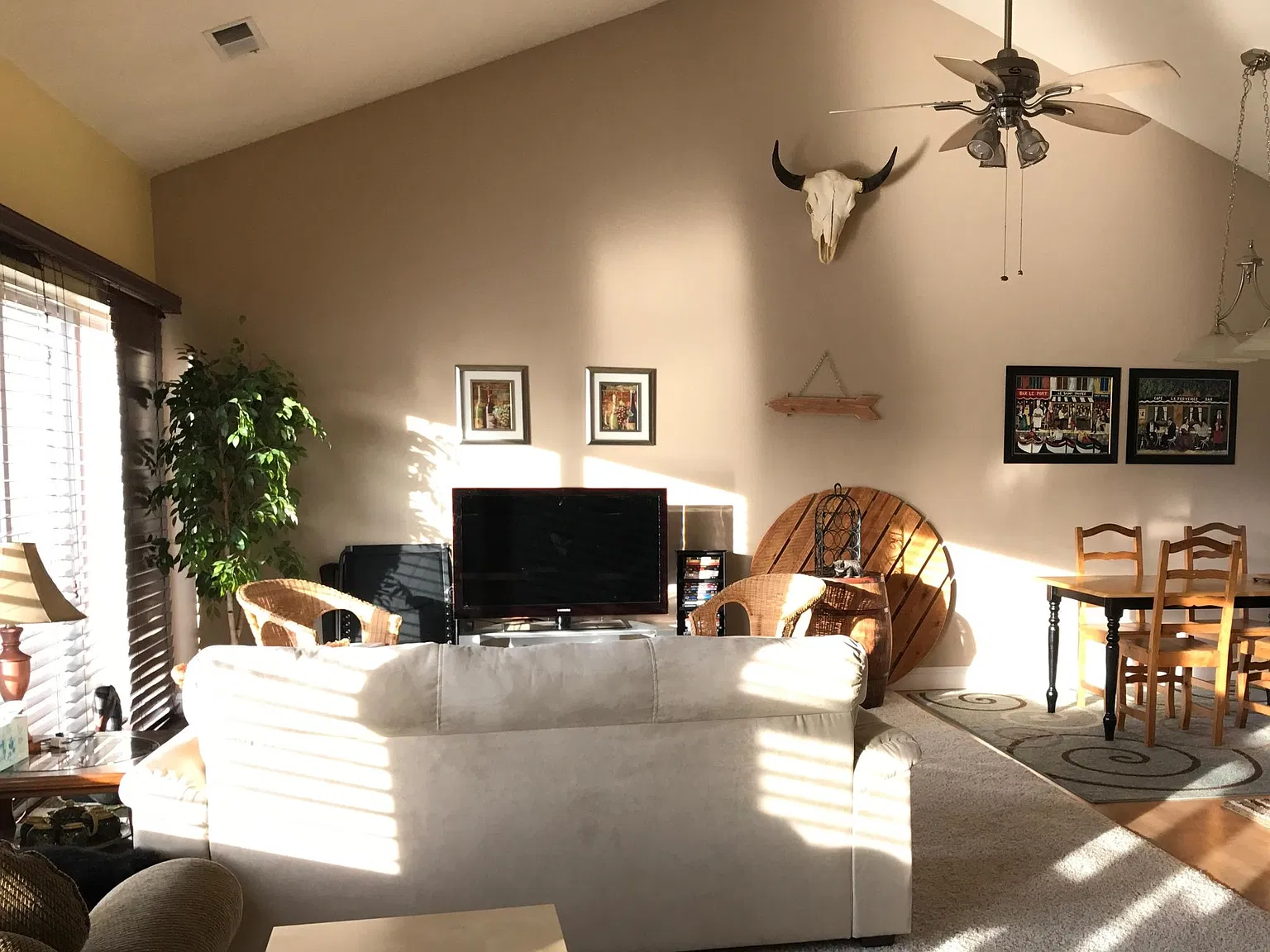 3 bed, 2.5 bath, 1460 sqft, $2,800 — Photo 4