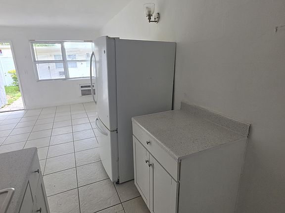 4th image of 1305 NE 2nd Ave #4