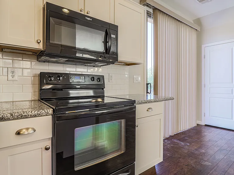 15304 W Wethersfield Rd — Photo 13