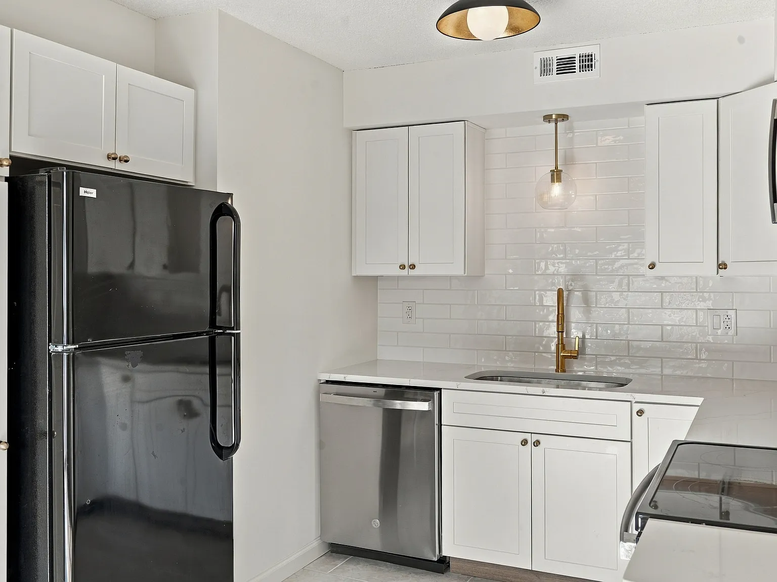 2 bed, 992 sqft, $1,750 — Photo 4
