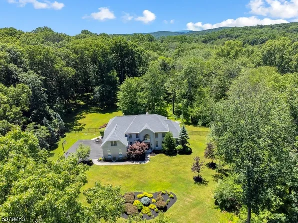 10 S Gables Dr, Chester Twp., NJ 07930