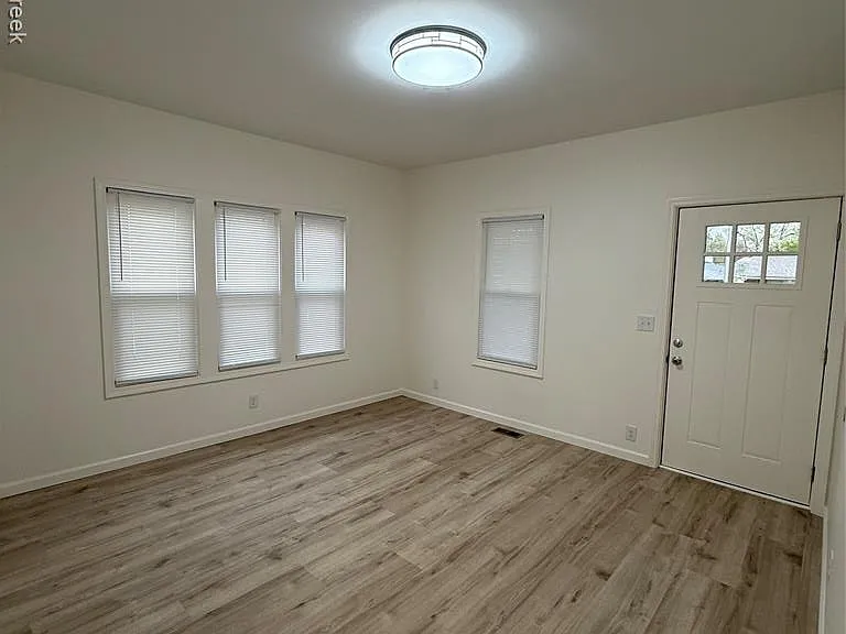 410 E Twelve Mile Rd — Photo 20