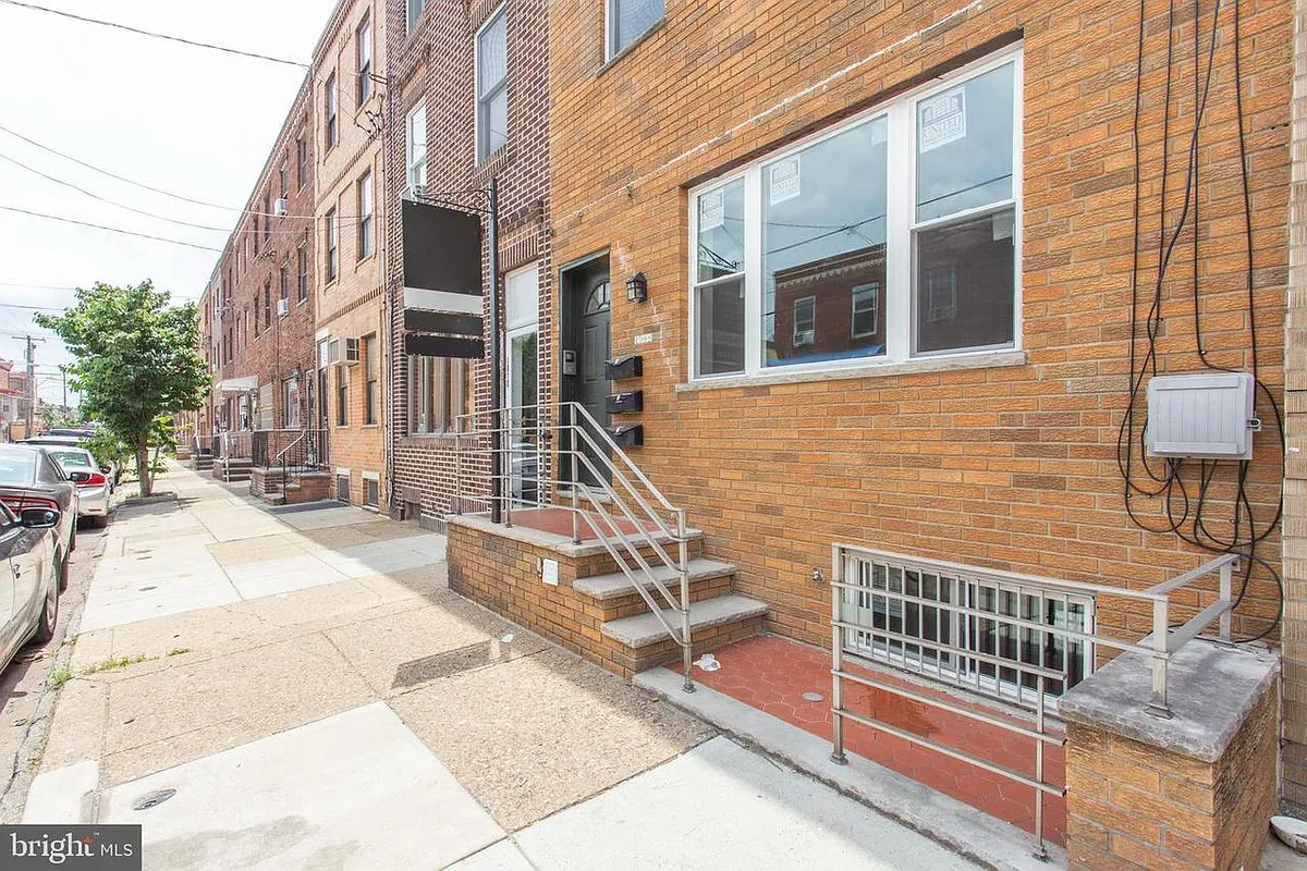 Building Photo - 1908 S 10th St #1