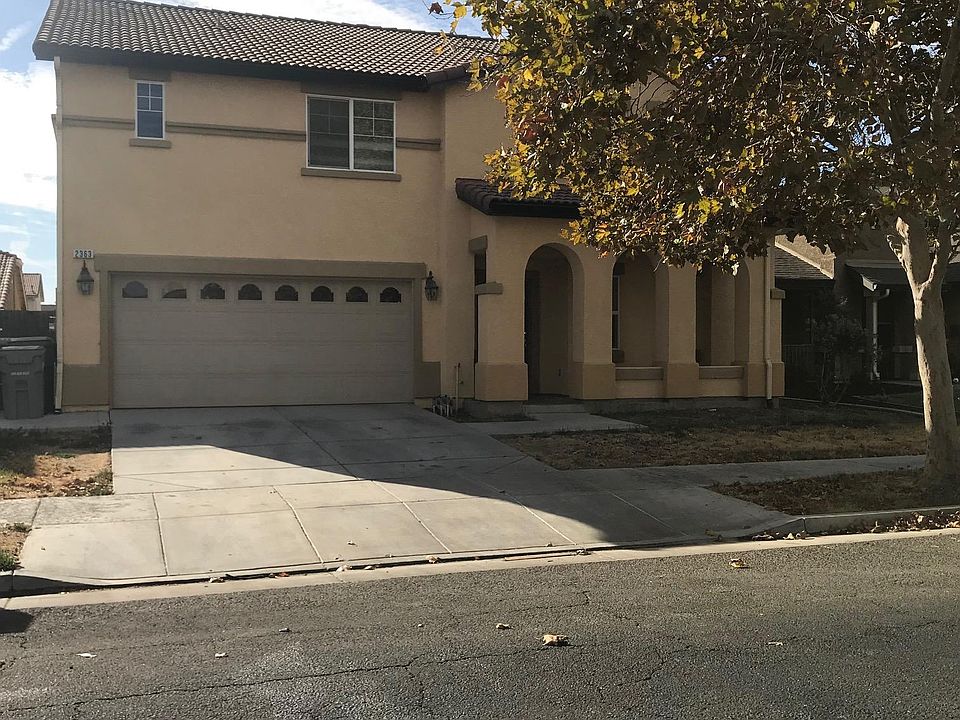 1st image of 2363 N Fallbrook Dr