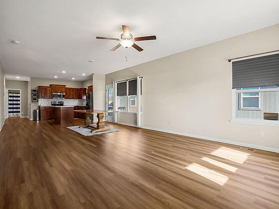 4th image of 1306 Armstrong Ave