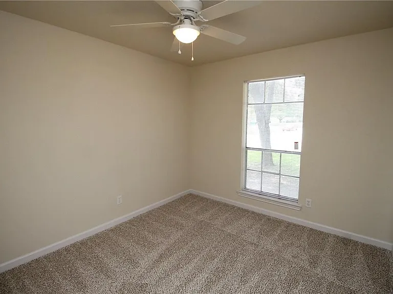 902 Lindo Dr — Photo 15