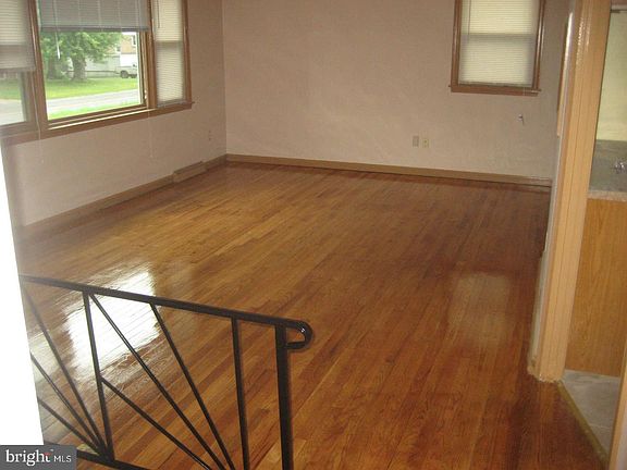 2nd image of 1006 Spruce St