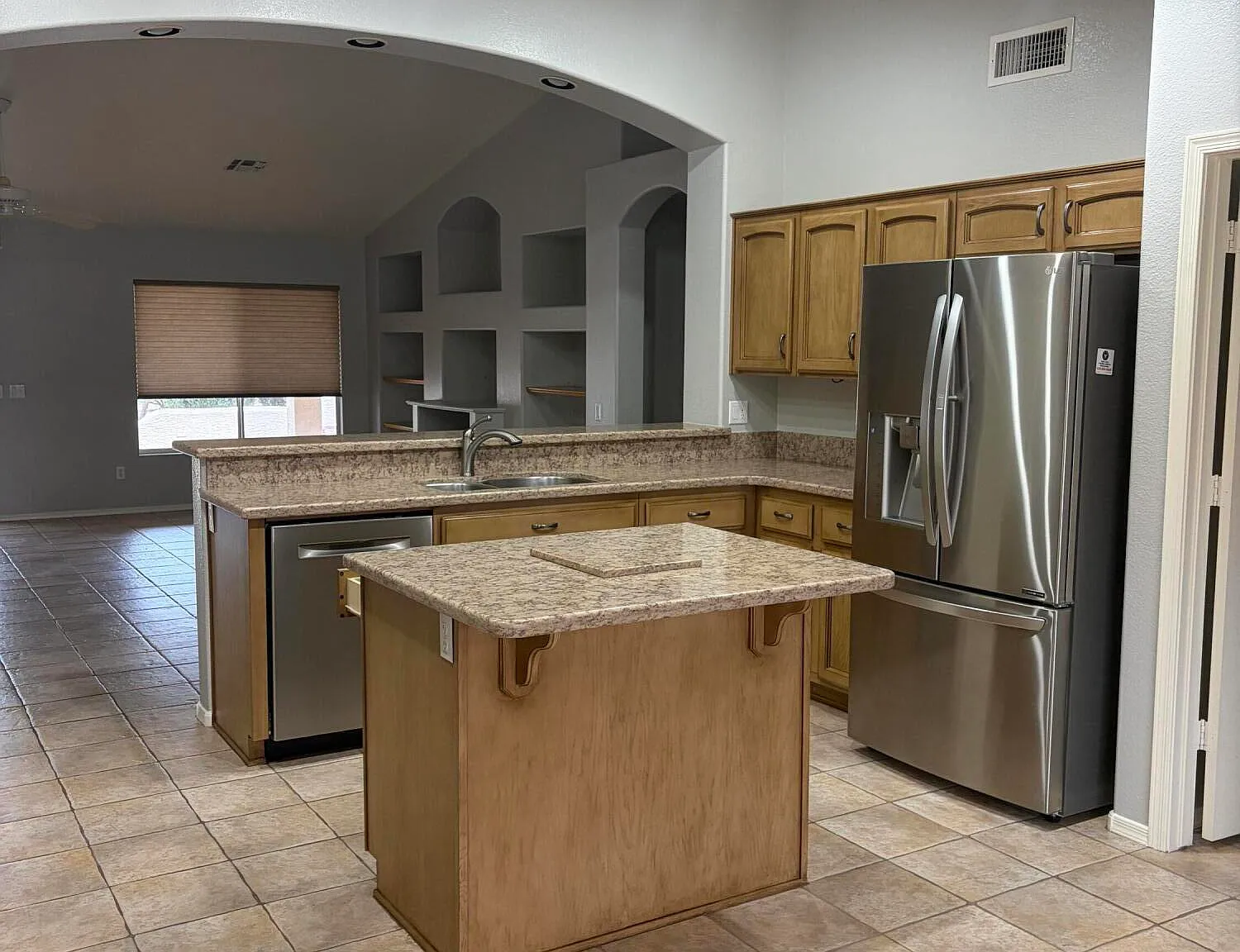 2 bed, 2.0 bath, 1829 sqft, $2,300 — Photo 2