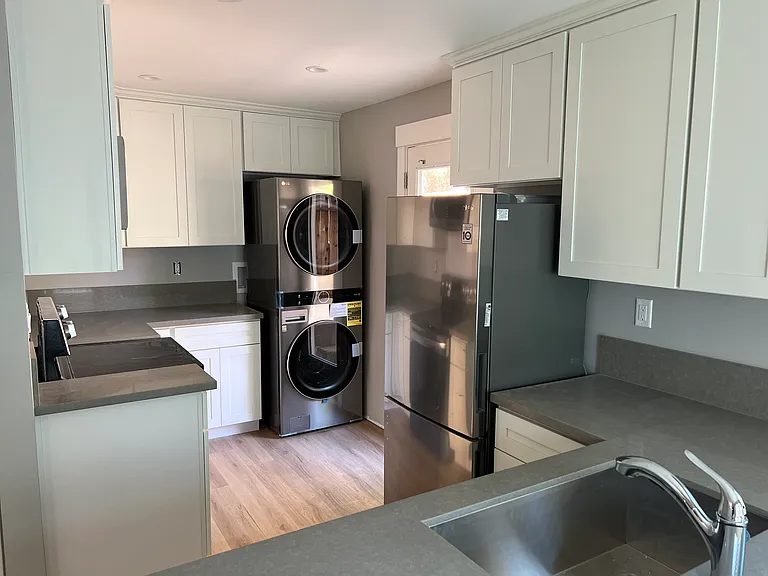 4035 V St #B — Photo 4