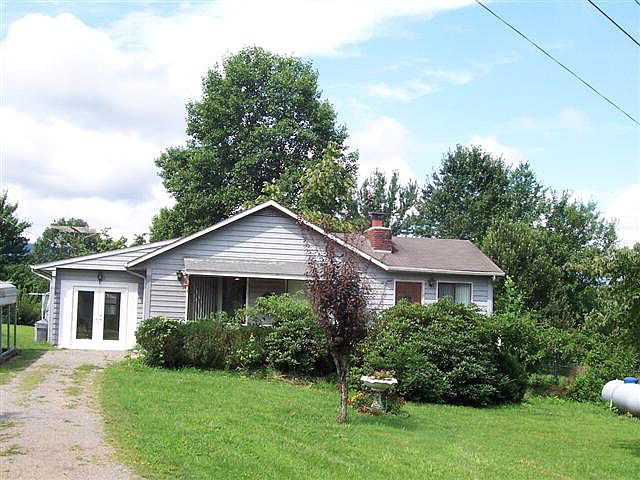 2nd image of 1442 Riverbend Rd