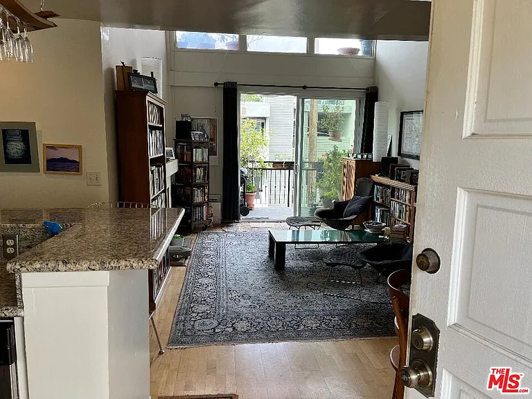 1885 Veteran Ave #305 — Photo 9