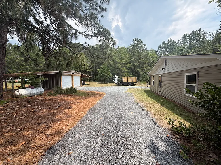 221 Rowe Ave — Photo 4