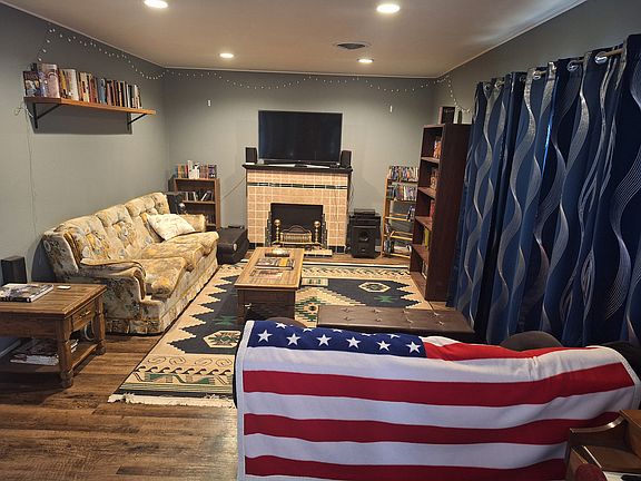2nd image of 1001 N Caddo St