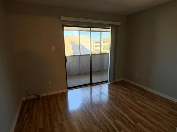 3055 Walnut Bend Ln APT 33, Houston, TX 77042