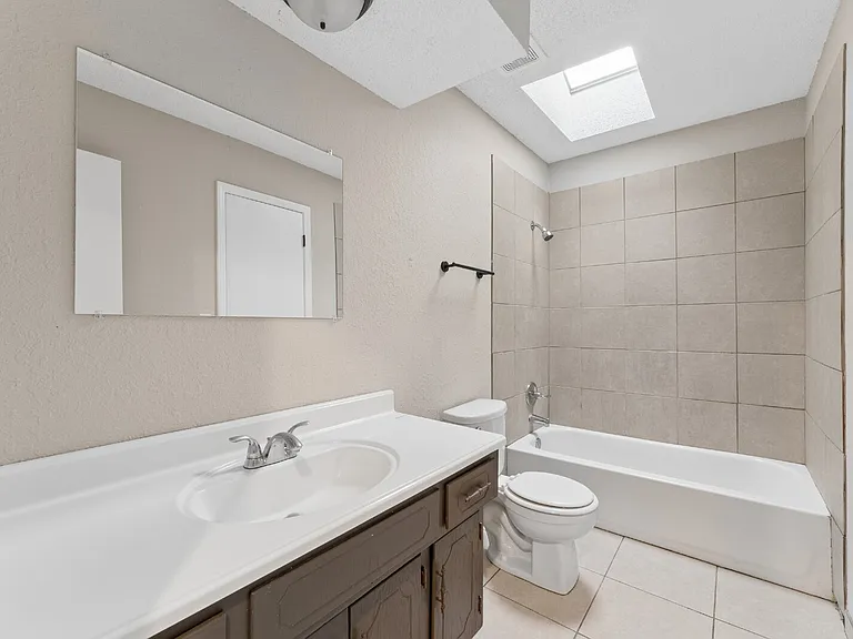 416 SE Claremont St — Photo 24