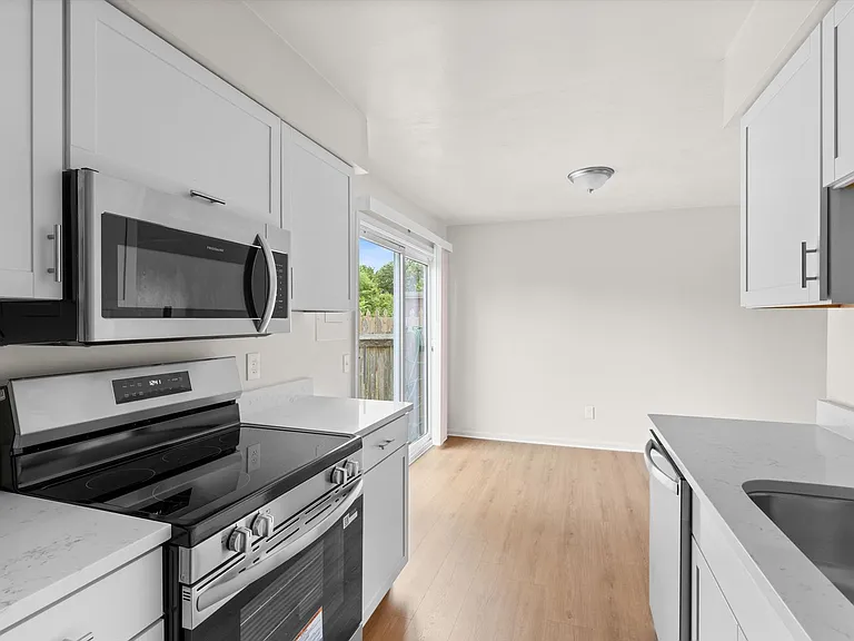 935 Still Harbor Cir — Photo 12