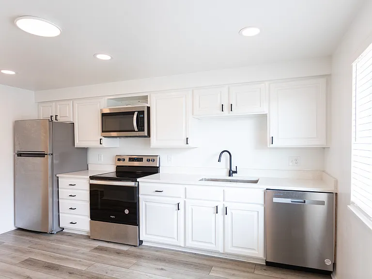 Sierra Ridge Apartments — Photo 2