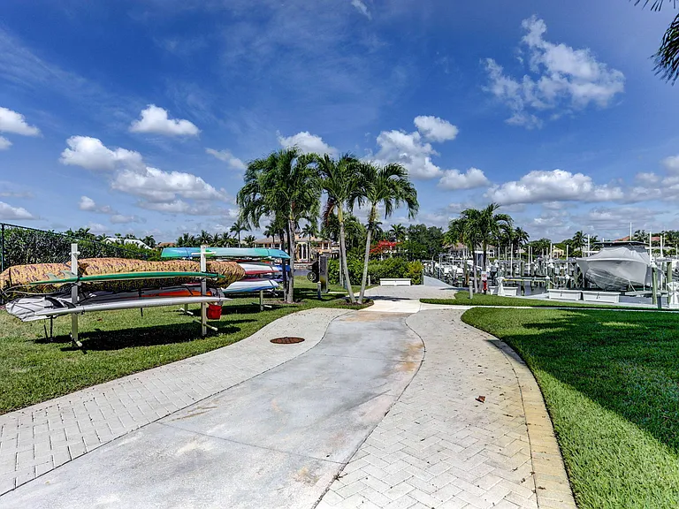 834 Bay Colony Dr S — Photo 49