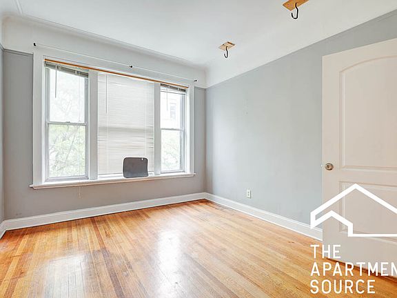 5th image of 905 W Belmont Ave #W2
