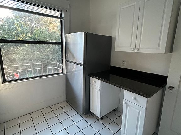 3rd image of 3400 Fulton St APT 4