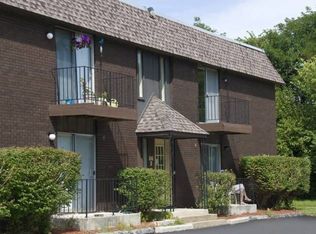 910 S Stewart Ave, Springfield, MO 65802