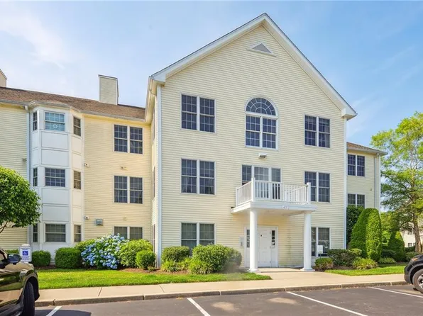 45 Saw Mill Dr Unit 307, North Kingstown, RI 02852