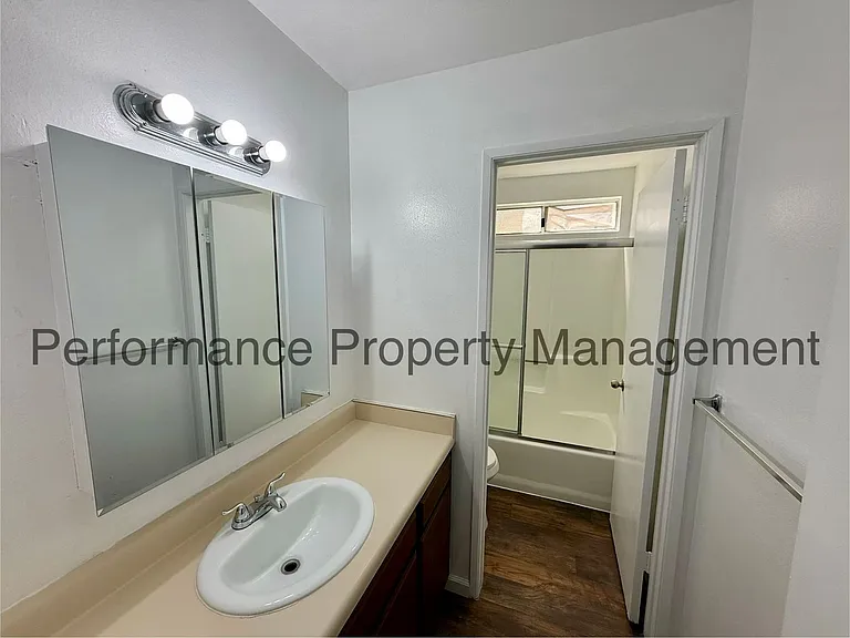 Crest View Apartments — Photo 9