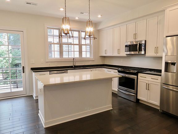 4th image of 103 N 6th St #Townhouse