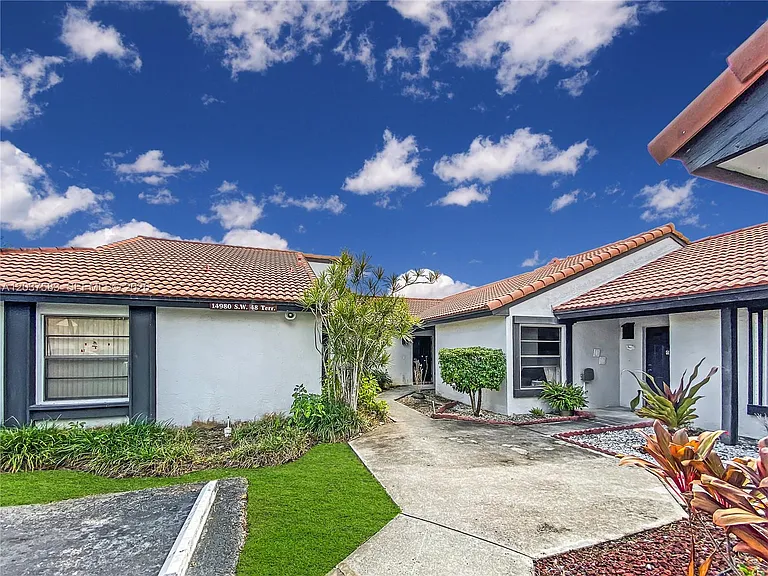 14980 SW 48th Ter #28F — Photo 1