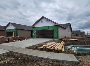 1922 Dunraven Rd, Bloomington, IL 61704