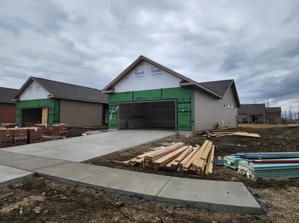 1922 Dunraven Rd, Bloomington, IL 61704