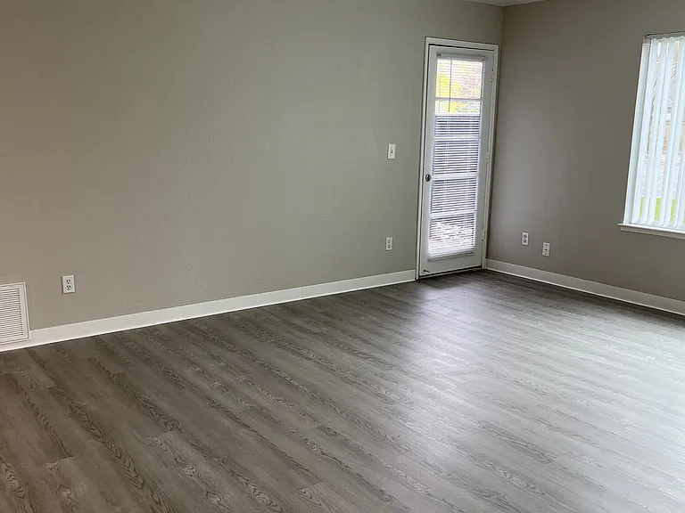 Glenbrook Apartments — Photo 51