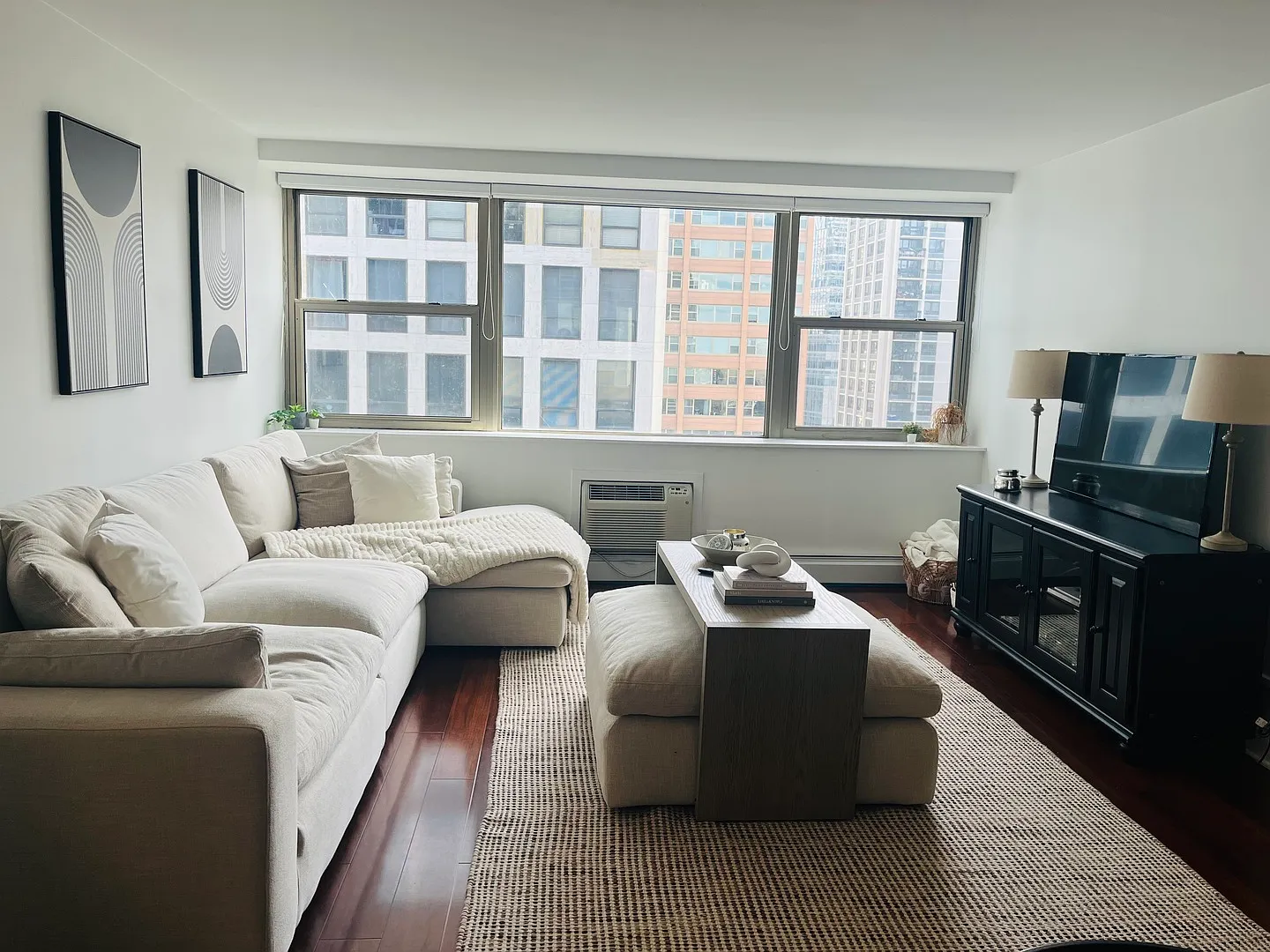 1 bed, 825 sqft, $2,300 — Photo 2