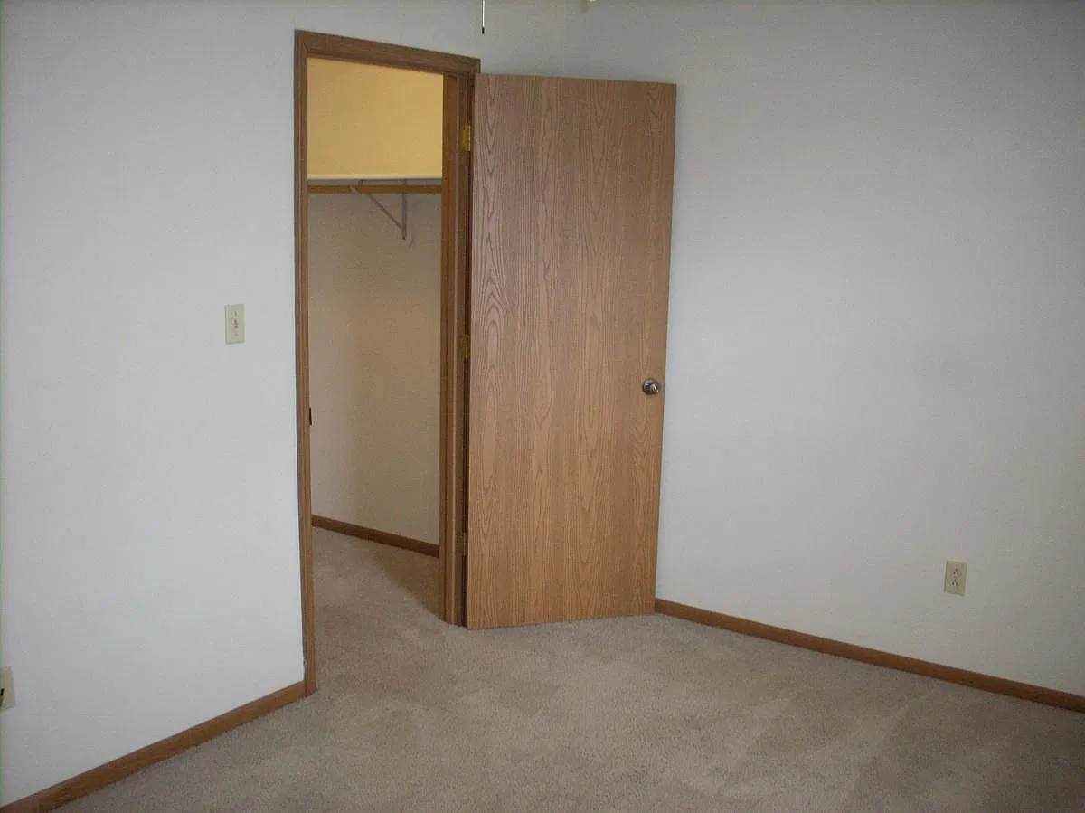 3 bed, 1230 sqft, $1,400 — Photo 3