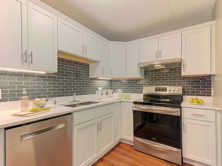 10531 Cedar Lake Rd #213 — Photo 32
