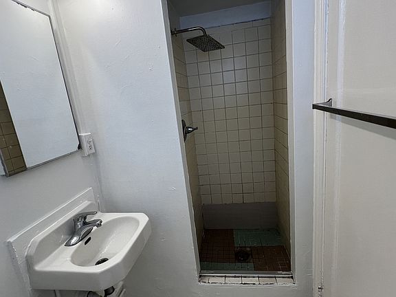 5th image of 308 Turk St APT 20