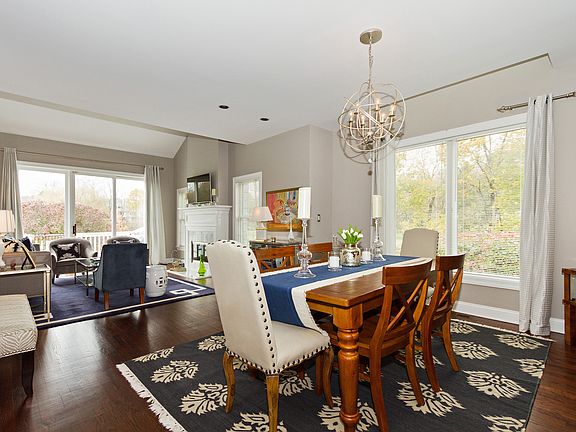 3rd image of 2 Brookview Dr