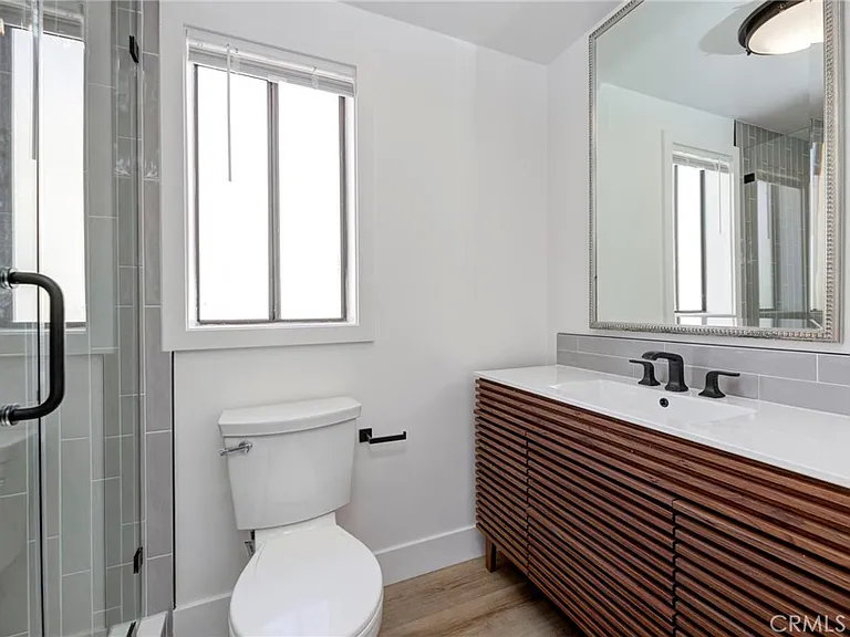 1090 Loma Dr — Photo 25